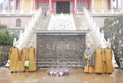 http://old.buddhism.org.hk/upload/editorfiles/2009.1.1_0.20.46_8034.JPG