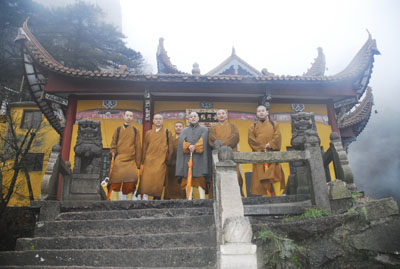 http://old.buddhism.org.hk/upload/editorfiles/2009.1.1_0.23.33_4377.JPG
