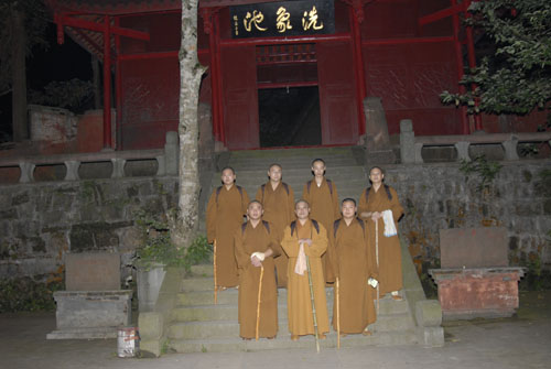 http://old.buddhism.org.hk/upload/editorfiles/2008.12.31_22.27.48_2667.JPG