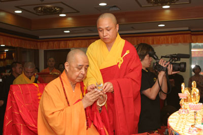 http://www.buddhism.org.hk/upload/editorfiles/2009.2.10_23.2.17_7235.jpg