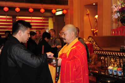 http://old.buddhism.org.hk/upload/editorfiles/2009.12.4_2.8.38_1726.JPG