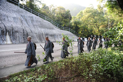 http://old.buddhism.org.hk/upload/editorfiles/2009.12.5_9.47.19_9837.JPG