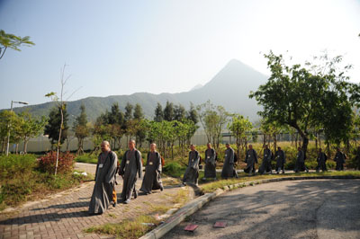 http://old.buddhism.org.hk/upload/editorfiles/2009.12.5_9.46.42_8791.JPG